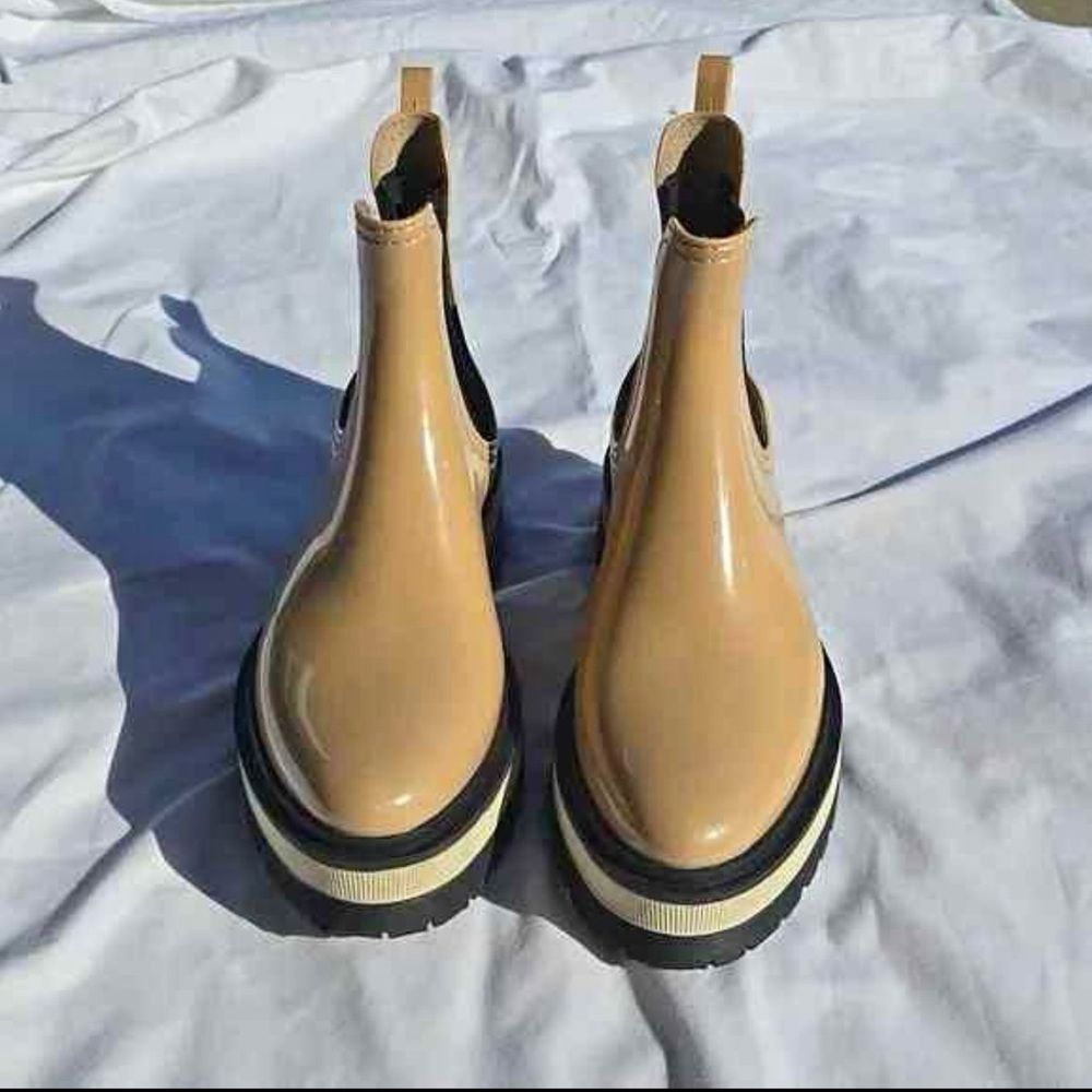 Super cute size 38 lemon jelly rain boots